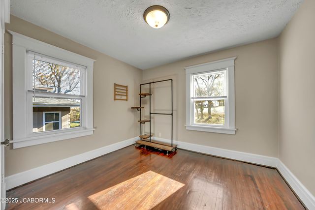 1012 OAK STREET, Jefferson City, MO 65101