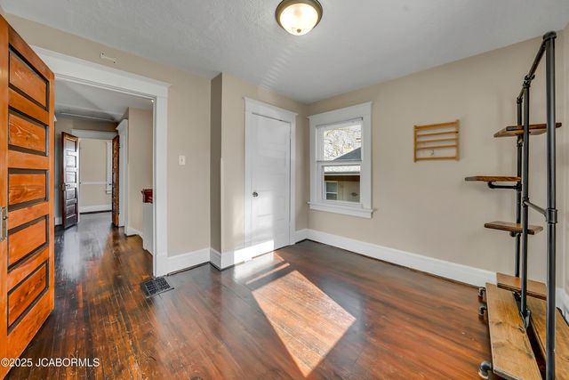 1012 OAK STREET, Jefferson City, MO 65101