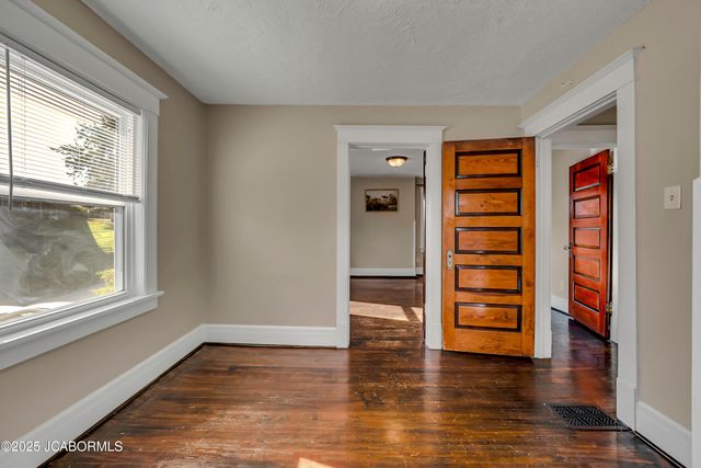 1012 OAK STREET, Jefferson City, MO 65101