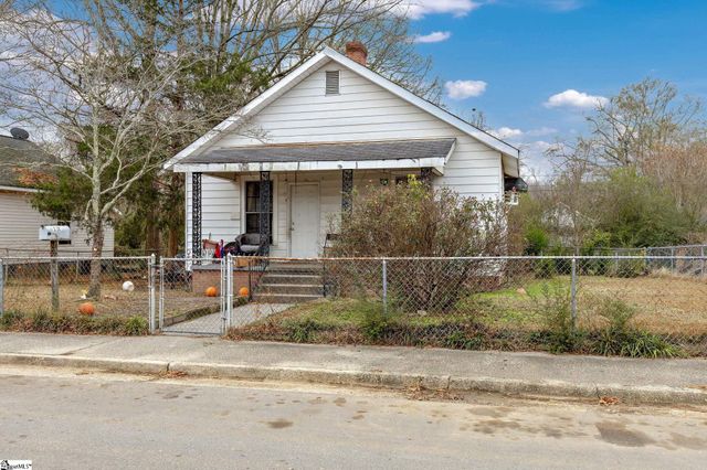 137 Pine Street, Clinton, SC 29325