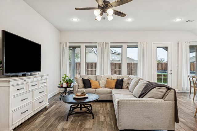 4527 Peloton Road, Rosharon, TX 77583