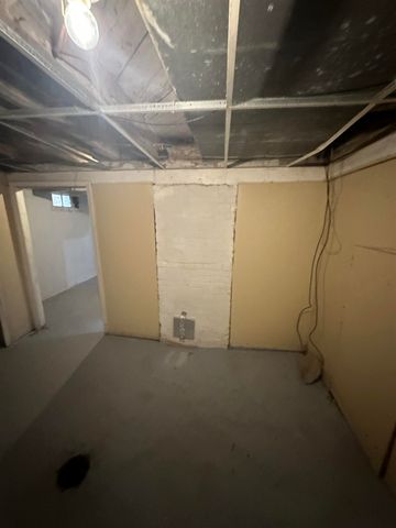 1900 Cadillac Street, Flint, MI 48504