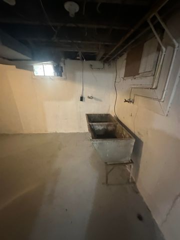 1900 Cadillac Street, Flint, MI 48504