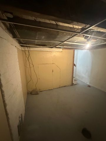 1900 Cadillac Street, Flint, MI 48504