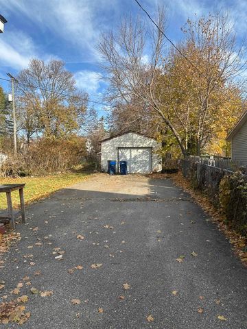 1900 Cadillac Street, Flint, MI 48504