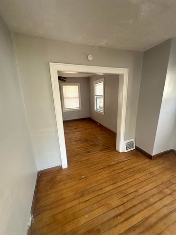 1900 Cadillac Street, Flint, MI 48504