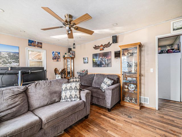 2016 AVE L, Council Bluffs, IA 51501