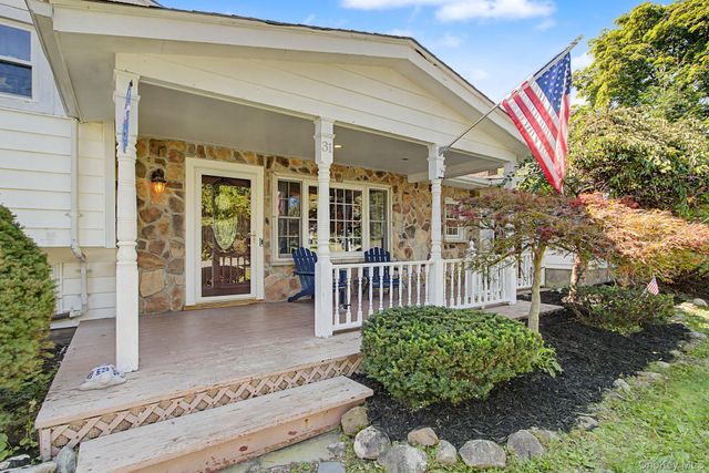 31 Cypress Lane, Orangeburg, NY 10962