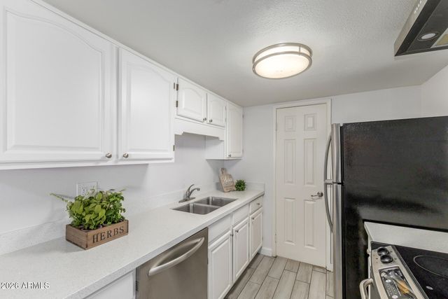 10207 N 8TH Street A, Phoenix, AZ 85020