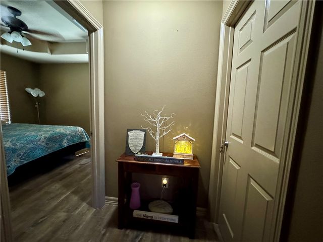 1521 Seabreeze St, Alice, TX 78332