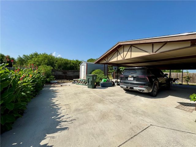 1521 Seabreeze St, Alice, TX 78332