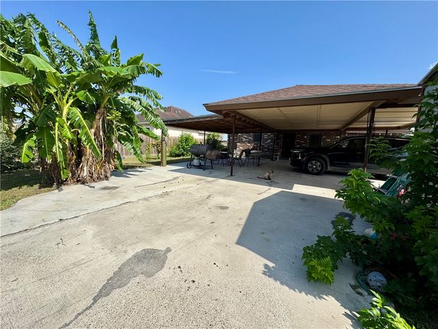 1521 Seabreeze St, Alice, TX 78332