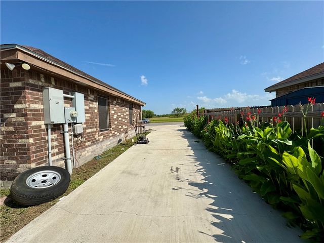 1521 Seabreeze St, Alice, TX 78332