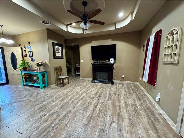 1521 Seabreeze St, Alice, TX 78332