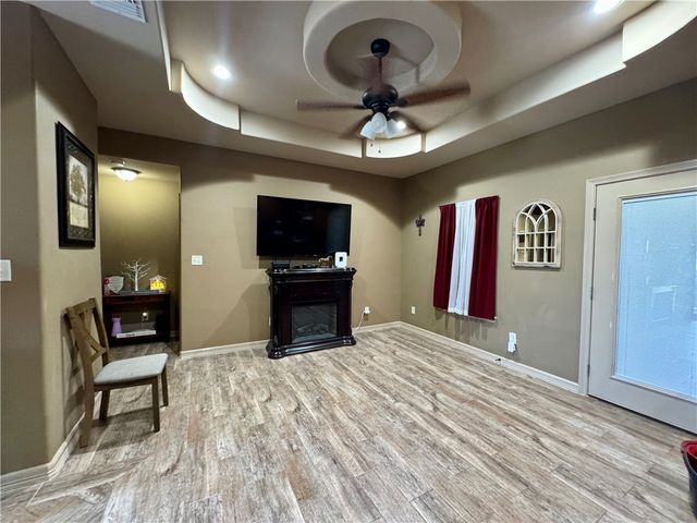 1521 Seabreeze St, Alice, TX 78332