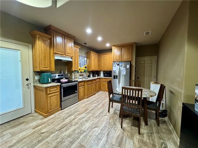 1521 Seabreeze St, Alice, TX 78332