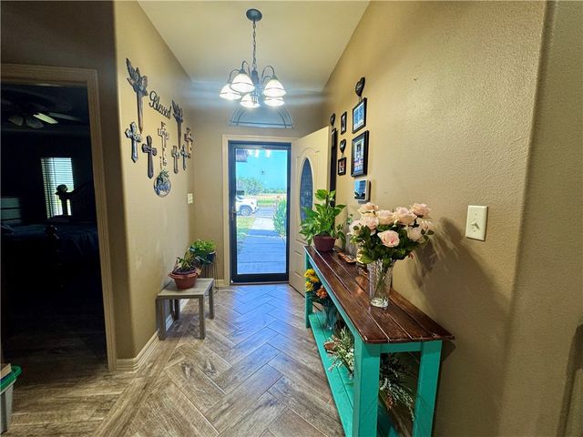 1521 Seabreeze St, Alice, TX 78332