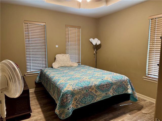 1521 Seabreeze St, Alice, TX 78332