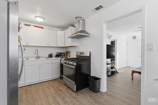 1625 Adrian Street, Bakersfield, CA 93308