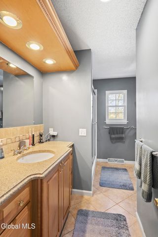 41 Covington Avenue, Colonie, NY 12304