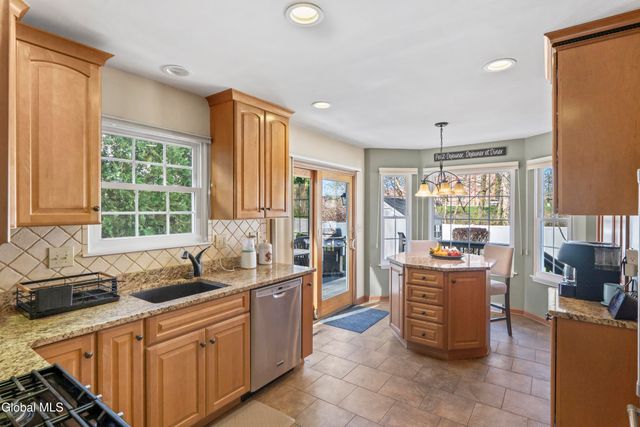 41 Covington Avenue, Colonie, NY 12304