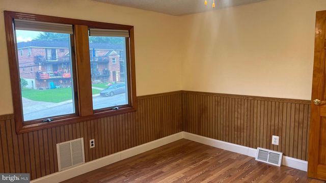 319 E SOUTH AVE, Glenolden, PA 19036