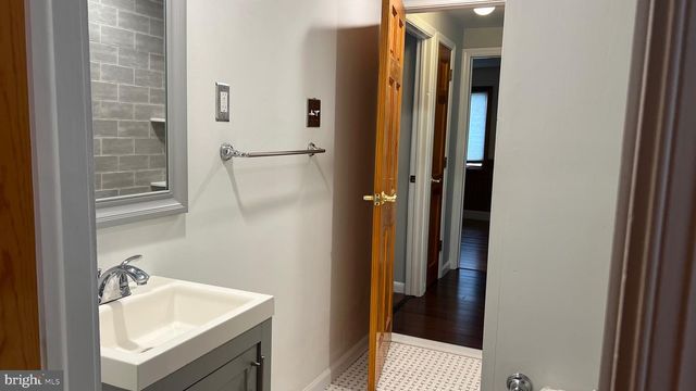 319 E SOUTH AVE, Glenolden, PA 19036