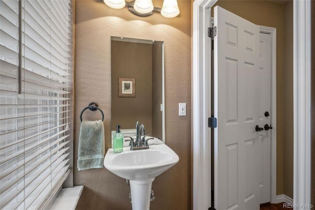 56600 E 41st Avenue, Strasburg, CO 80136