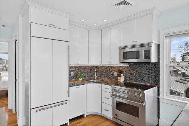 333 Commercial Street Unit 9, Provincetown, MA 02657