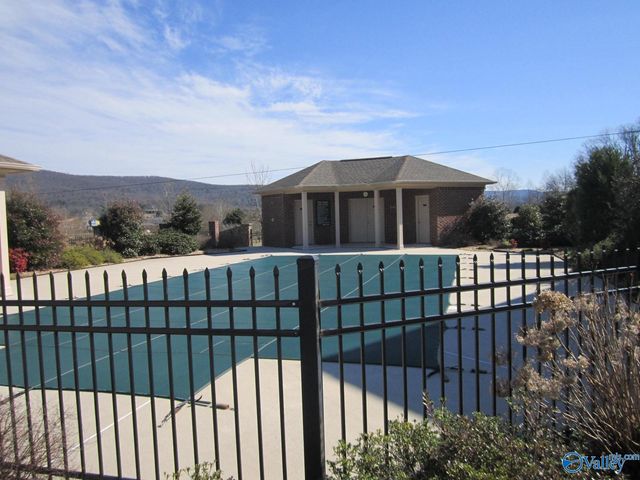 2413 Habersham Drive SE, Owens Cross Roads, AL 35763