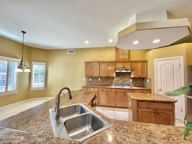 1472 Pioneer Ridge, El Paso, TX 79912