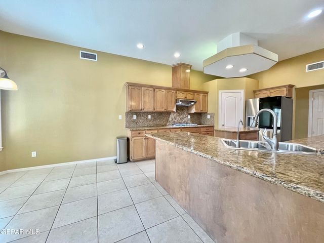 1472 Pioneer Ridge, El Paso, TX 79912