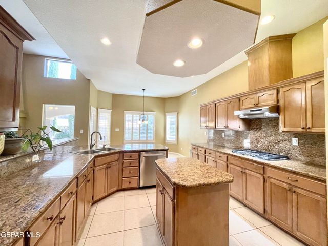 1472 Pioneer Ridge, El Paso, TX 79912