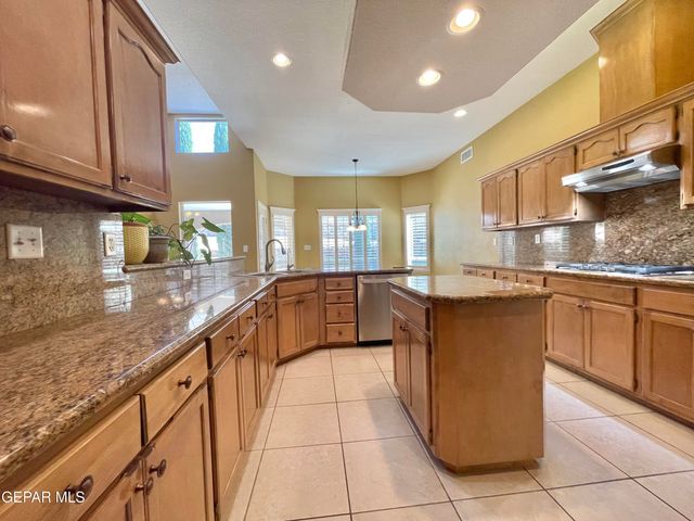 1472 Pioneer Ridge, El Paso, TX 79912