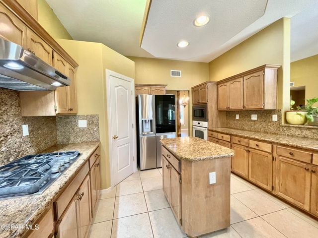 1472 Pioneer Ridge, El Paso, TX 79912