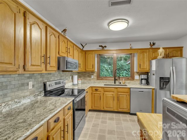 372 Shady Ridge Road, Waynesville, NC 28785