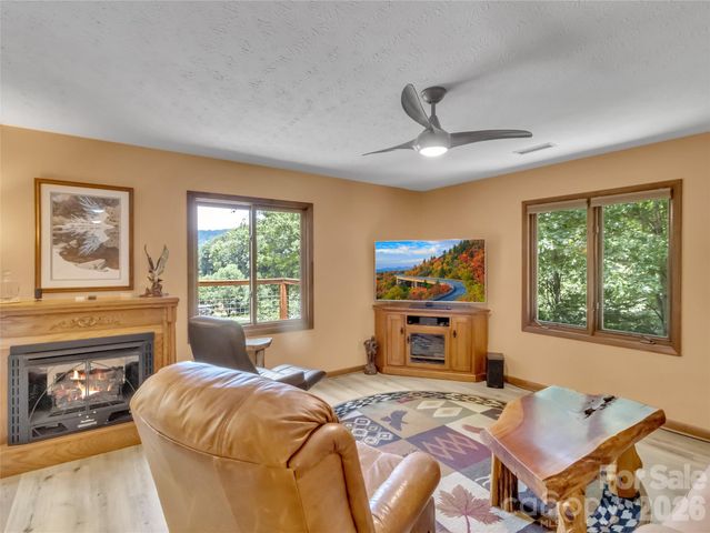 372 Shady Ridge Road, Waynesville, NC 28785