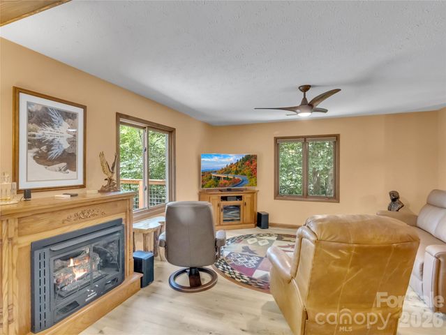 372 Shady Ridge Road, Waynesville, NC 28785
