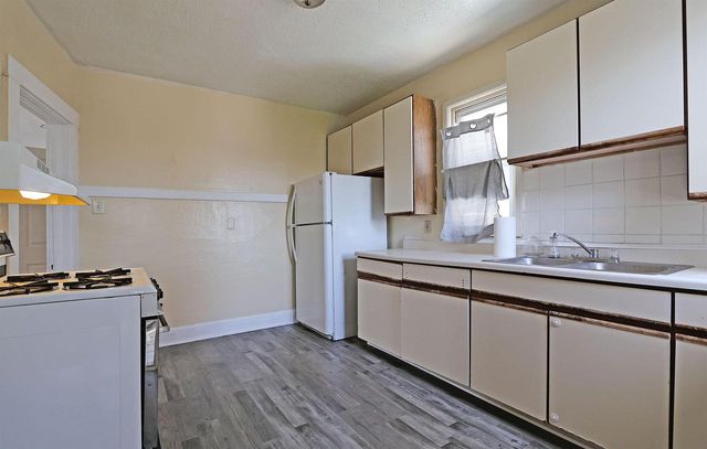 6621 18th AVENUE, Kenosha, WI 53143