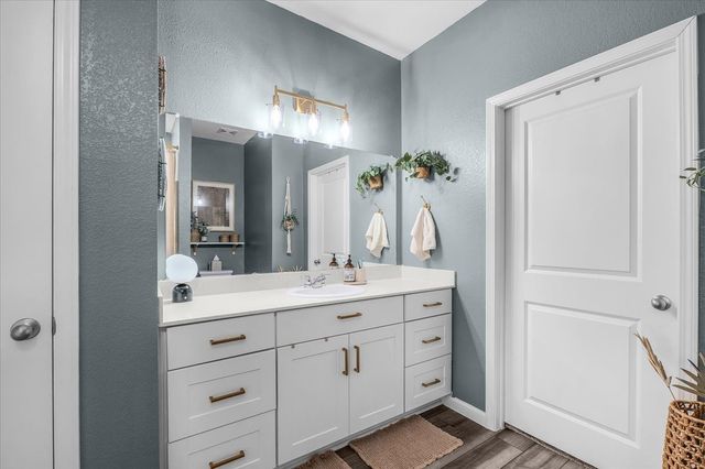 1537 Shadow Hawk Drive, Fort Worth, TX 76052
