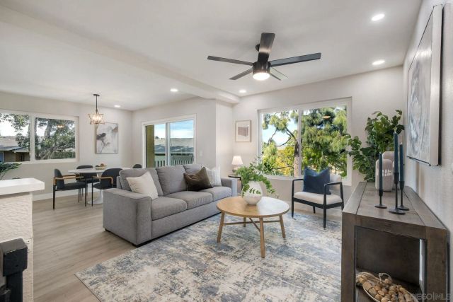 4228 Vista Del Rio Way 2, Oceanside, CA 92057