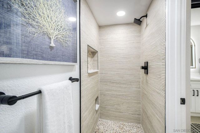 4228 Vista Del Rio Way 2, Oceanside, CA 92057