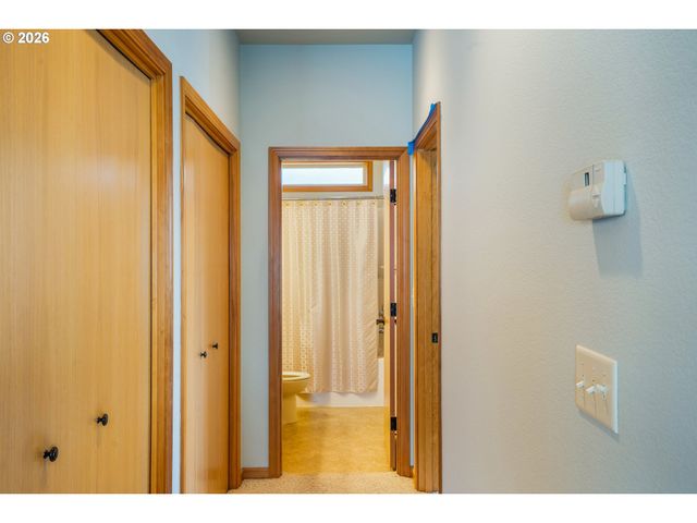 2030 LAKELAND Way, Eugene, OR 97408