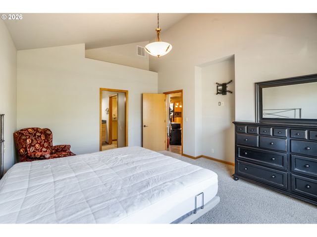 2030 LAKELAND Way, Eugene, OR 97408