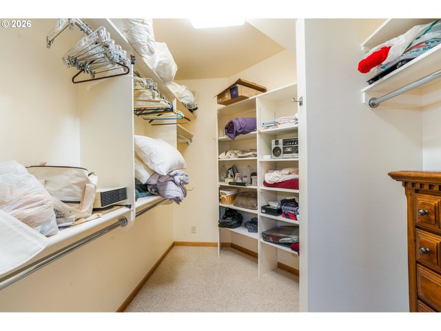2030 LAKELAND Way, Eugene, OR 97408