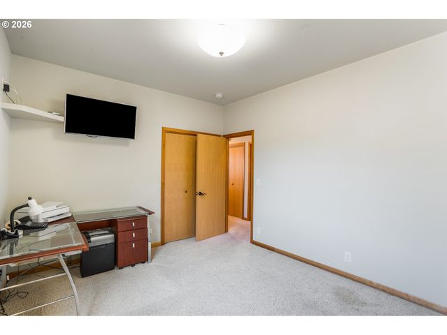 2030 LAKELAND Way, Eugene, OR 97408