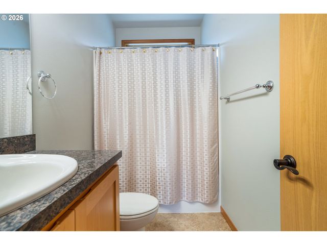 2030 LAKELAND Way, Eugene, OR 97408