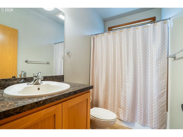 2030 LAKELAND Way, Eugene, OR 97408