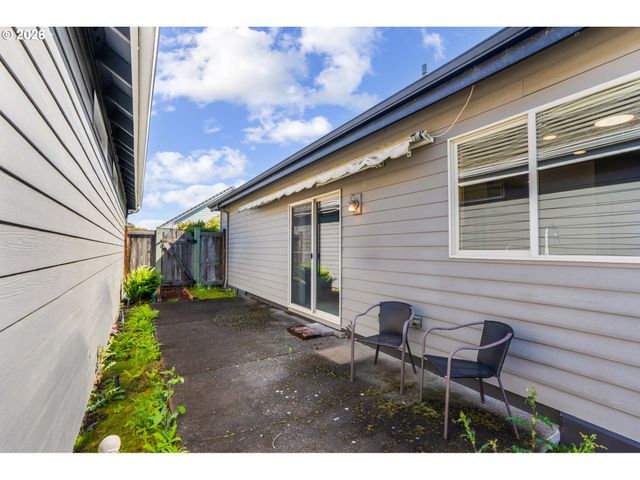 2030 LAKELAND Way, Eugene, OR 97408