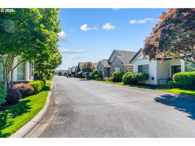 2030 LAKELAND Way, Eugene, OR 97408